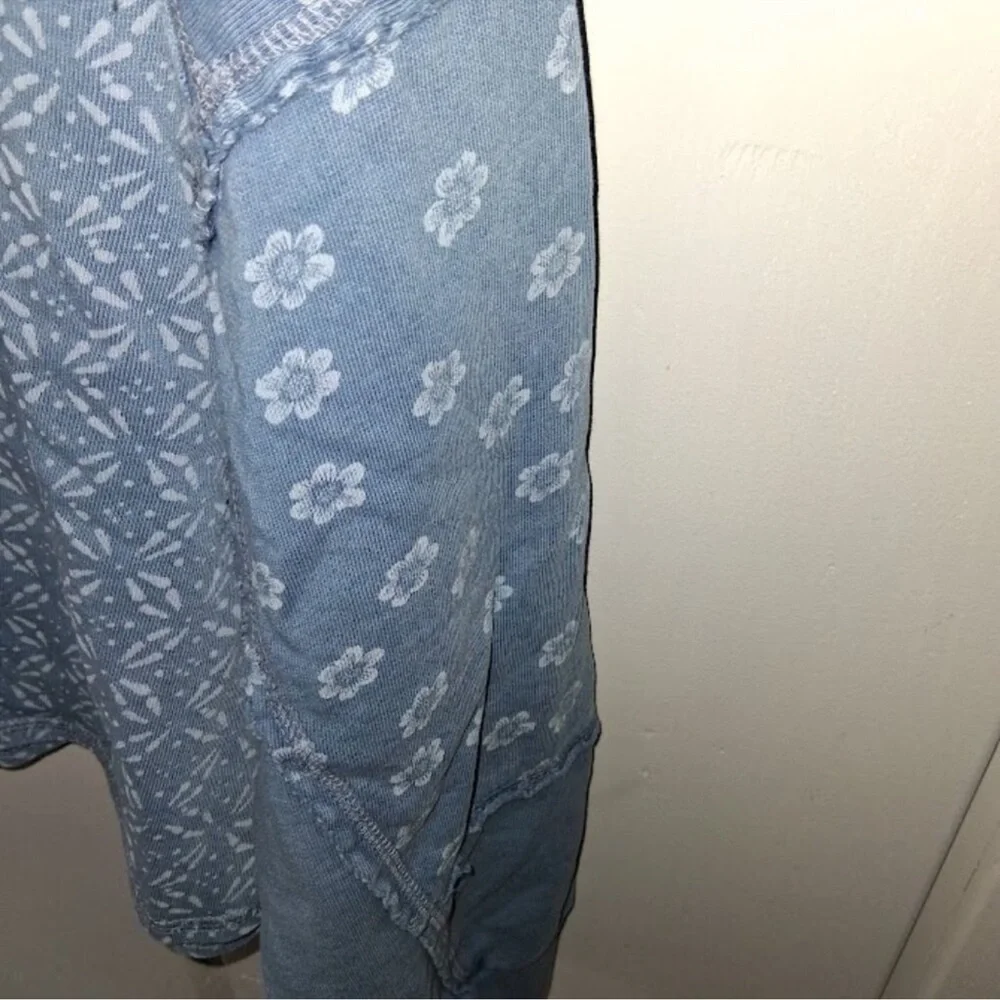 Lucky Brand faded wash Blue Patchwork Floral crop cottagecore sweatshirt Hoodie - Picture 4 of 7